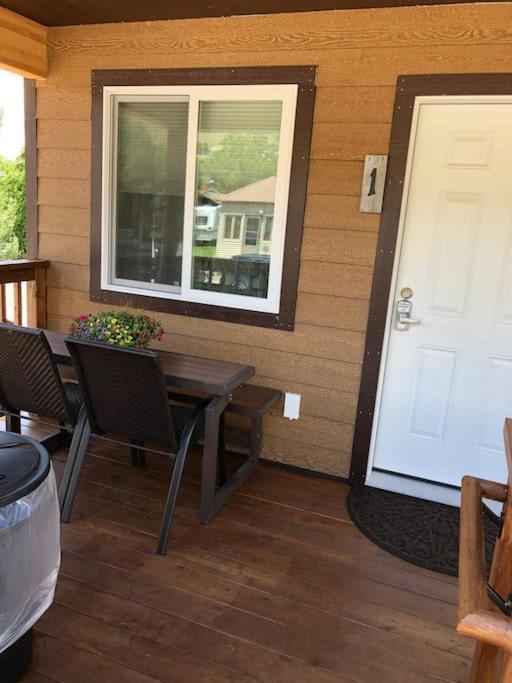 Parkway Yellowstone Guest House Room #1 Gardiner Exterior foto
